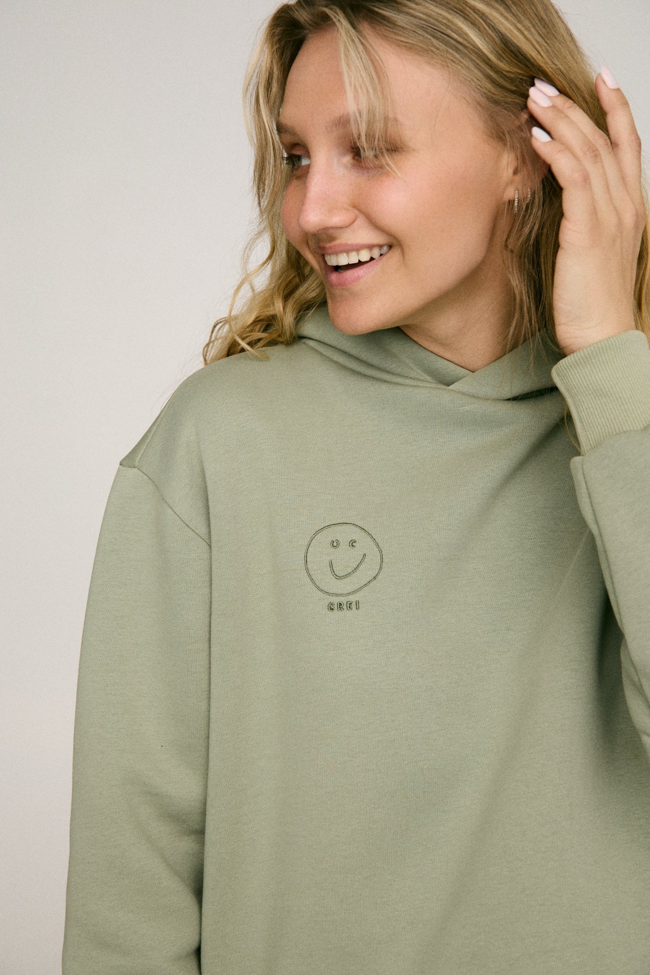 Green MINIMAL hoodie is inspired by minimalism, offering a relaxed fit for ultimate comfort. It’s embroidered with the signature GREI studio charm – SMILE, adding a playful touch. Designed with a lowered shoulder seam, the hoodie features ribbed crew neck, cuffs, and bottom, creating a clean, timeless look. Relaxed fit for ultimate comfort Ribbed crew neck, cuffs, and bottom Embroidered with the GREI studio SMILE charm Long-lasting fabric: 65% cotton, 35% polyester